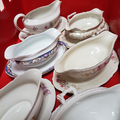 ../frankl24shop/Sauciere mit Untere und Ausguss Vintage